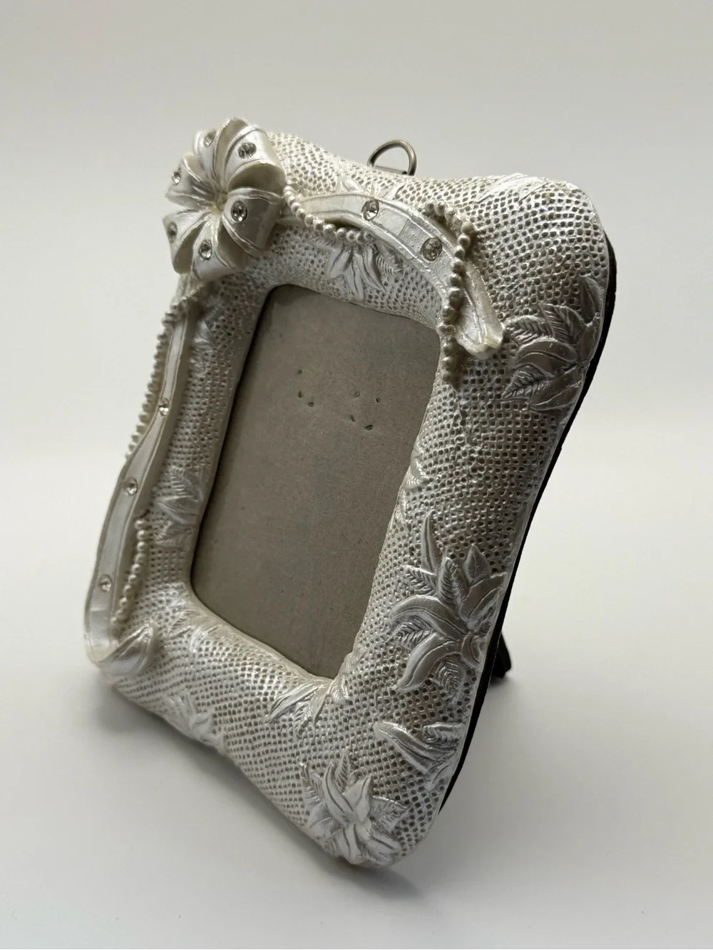 Vintage Decorative Floral Photo Frame with a pearl like finish, small 5,5x4,5